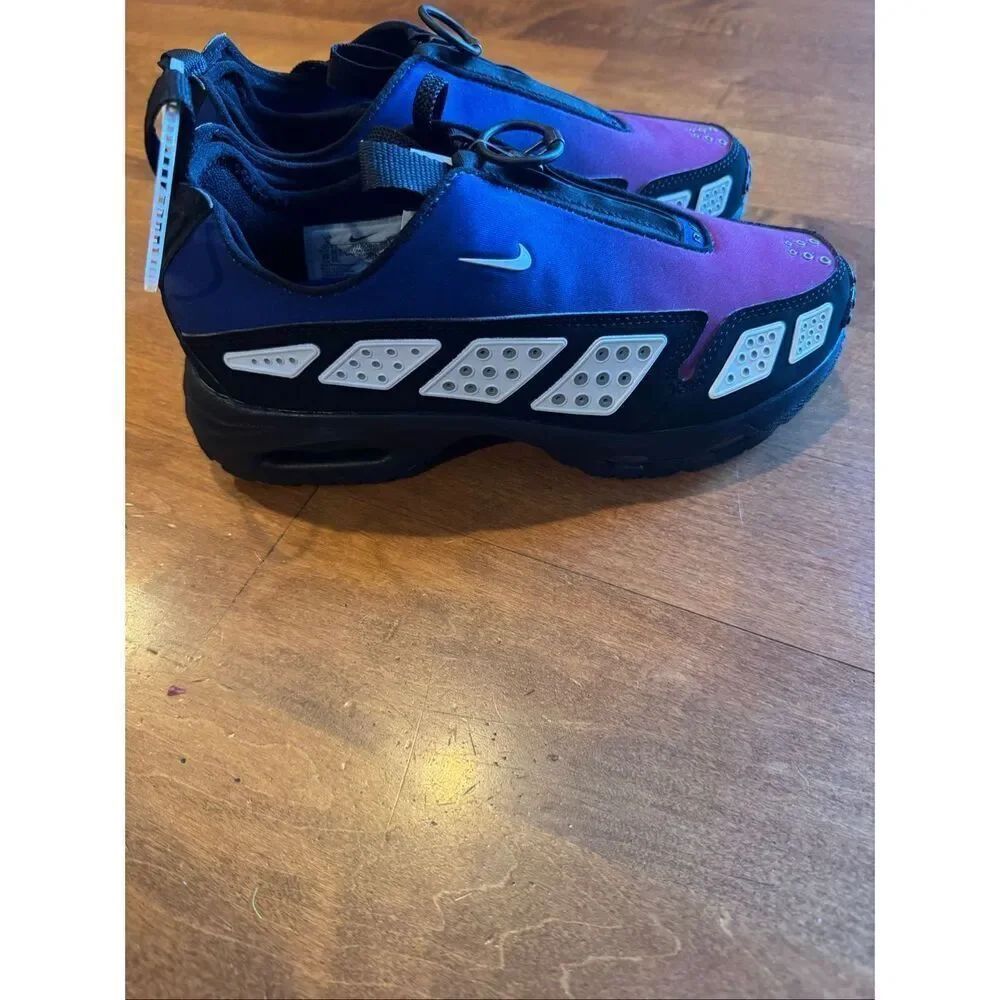 Woman’s new Nike air max sunder fade sneakers size 6